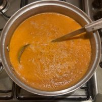 Roasted tomato, pepper and red lentil soup