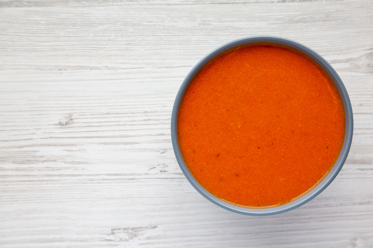 Roasted tomato, pepper and red lentil soup